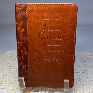 ‘Jesus Calling: Enjoying Peace In His Presence’ by Sarah Young